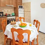 Cozy House In + Terrace 度假居