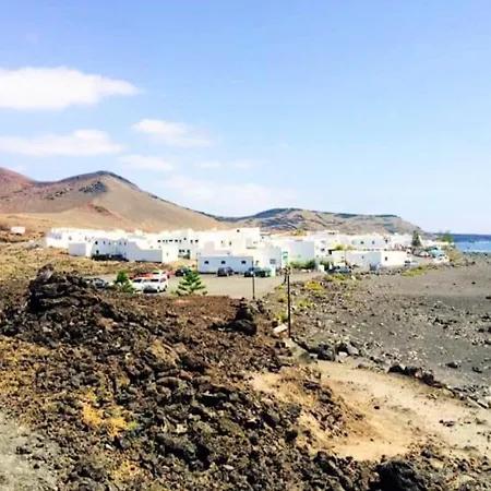 Cozy House In + Terrace Dom wakacyjny *