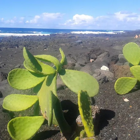 Cozy House In + Terrace * El Golfo