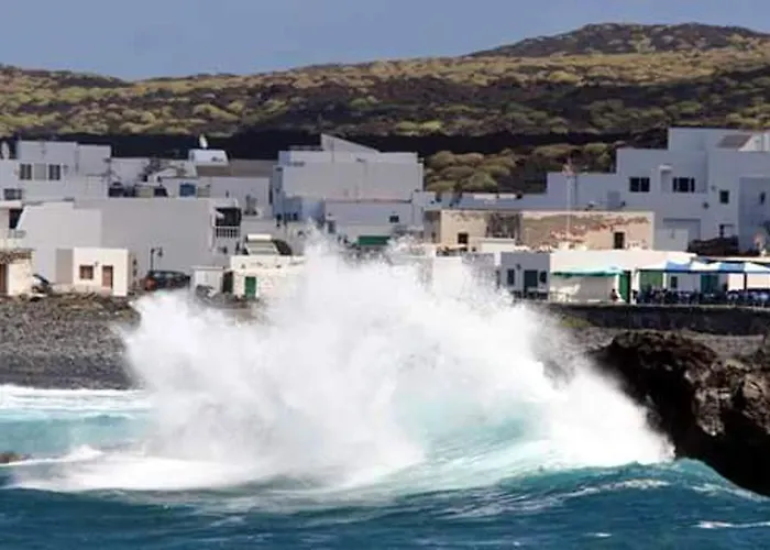 Cozy House In + Terrace * El Golfo