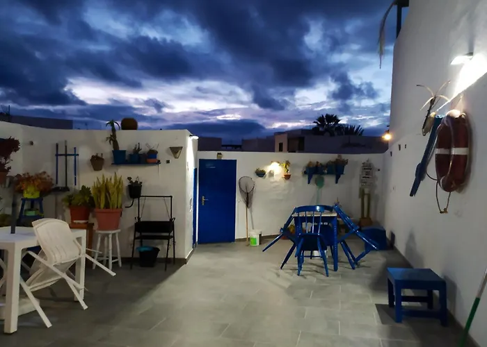 Cozy House In + Terrace Сasa de vacaciones