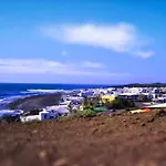 Cozy House In El Golfo + Terrace