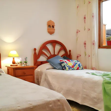 בית נופש Cozy House In + Terrace