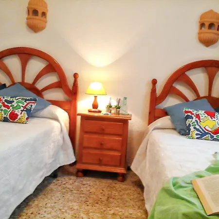 בית נופש Cozy House In + Terrace *