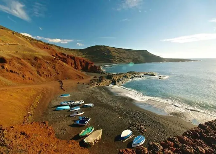 Cozy House In + Terrace בית נופש אל גולפו