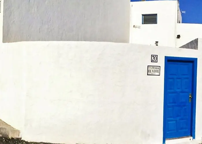 Cozy House In + Terrace בית נופש אל גולפו