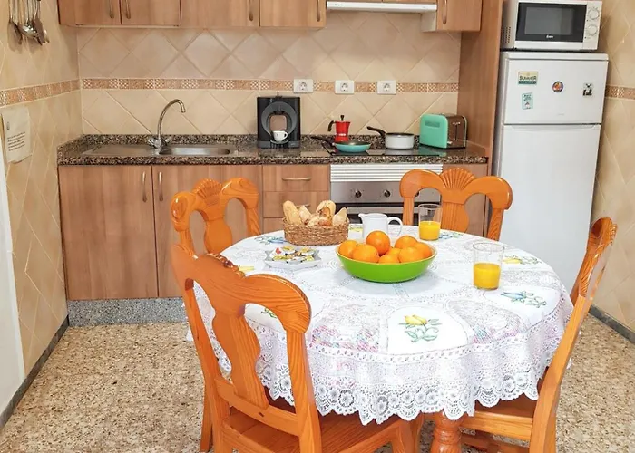 Cozy House In + Terrace בית נופש אל גולפו