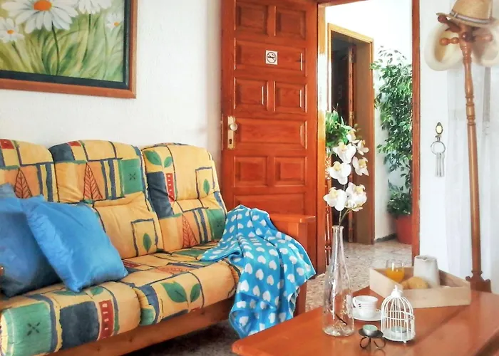 בית נופש Cozy House In + Terrace אל גולפו